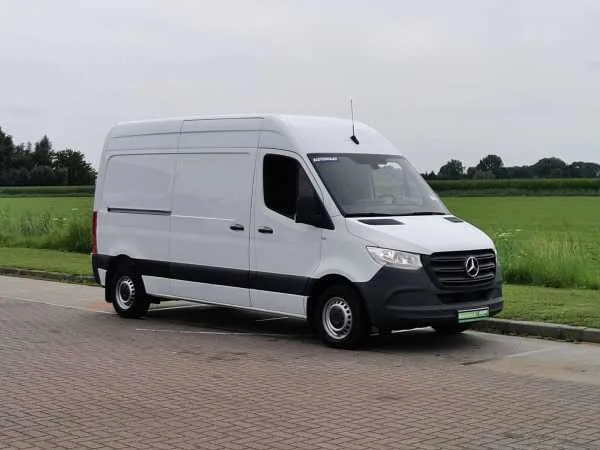 Mercedes-Benz Sprinter 314 L2H2 AUT MBUX Image 4